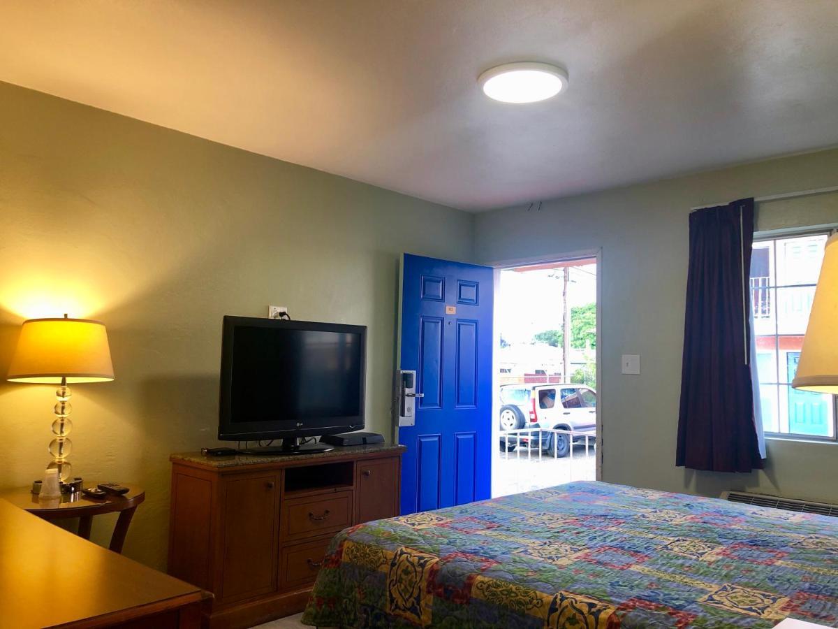 La Petite Rouge Motel San Diego Bagian luar foto